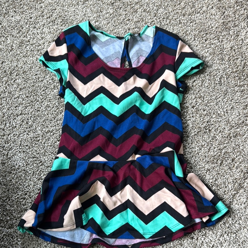 Charlotte Russe Multicolor Chevron Short Sleeve Top